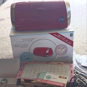 Cake cricut Mini Cake Decorating Cutting Machine. Inbox With Everything Included